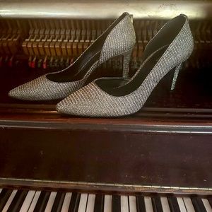 MICHAEL KORS METALLIC HEELS SIZE 37.5 #bodycon #holiday #party #wedding #silver